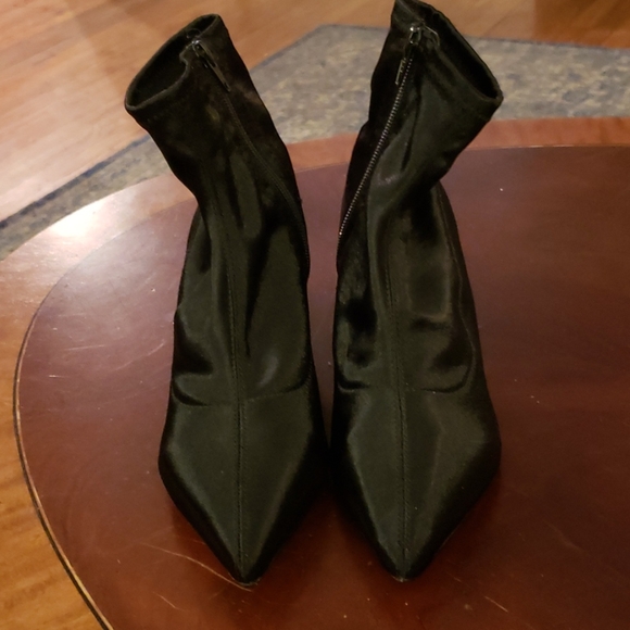 Topshop Shoes - TOPSHOP KITTEN HEEL BOOTIES